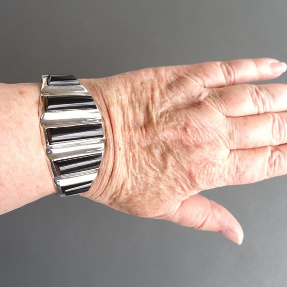 Mexico 64g Pineda-Inspired Sterling Onyx Hinged Cuff - Picture 8 of 14